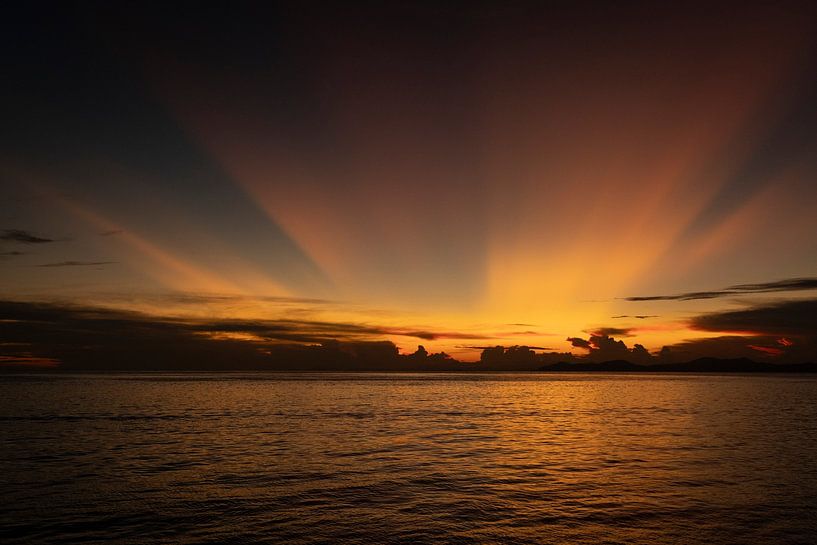 Zonsonderdag, Mabul island, Maleisie van Travel Tips and Stories