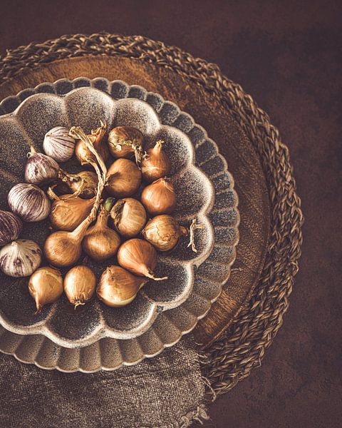 Baby onions and garlic van Carin van Kranenburg