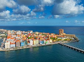 Handelskade en Pontjesbrug Curacao - drone opname van Keesnan Dogger Fotografie