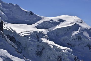 Mont-Blanc-Massiv an einem sonnigen Tag von Hozho Naasha