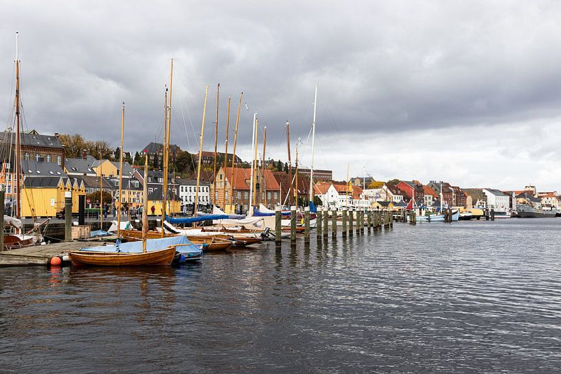 Bewölkter Tag in Flensburg, Deutschland | Hafenansichten | Reisefotografie von Kelsey van den Bosch