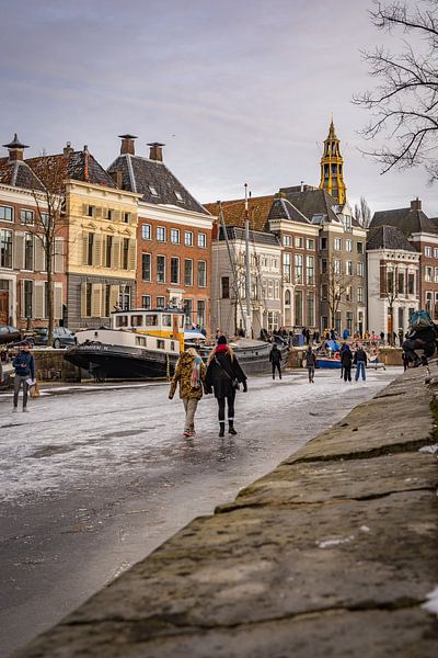 Winter op de grachten in Groningen, Nederland van Vincent Alkema