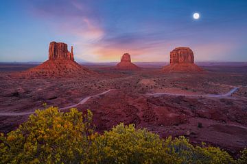 Monument Valley après le coucher du soleil sur Martin Podt