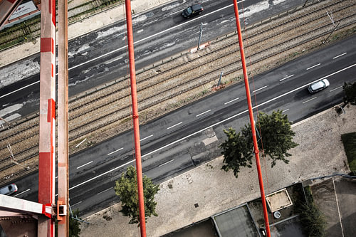 Tout droit en descendant depuis le pont du 25 avril