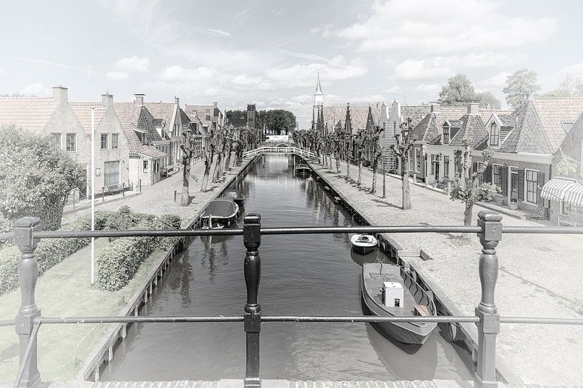 Kanal im Dorf "Locks" in "Friesland" Niederlande von Dick Jeukens