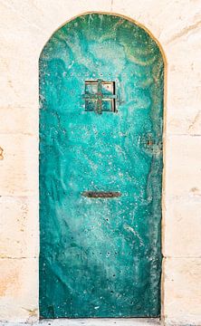 Detailopname van oude metalen deur, gesloten van Alex Winter