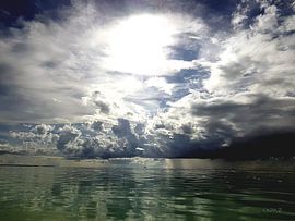 Meerblick und Wolkenlandschaft - Ohoililir, Kei Islands von DadArt