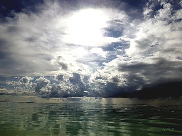Zeezicht en Wolkenspel – Ohoililir, Kei-eilanden van DadArt