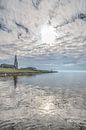 Kerktoren van Hindeloopen en het IJsselmeer op een rustige lentedag. van Harrie Muis thumbnail