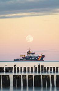 Mond über der Ostsee