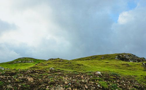 De verlaten uitgestrektheid van de Schotse Hooglanden. Eiland van Skye