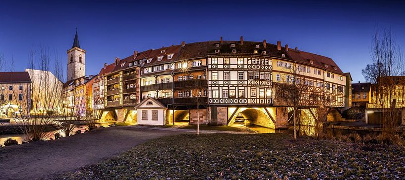 Historische Krämerbrücke in Erfurt zur abendlichen blauen Stunde von Frank Herrmann