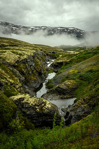 Dans les nuages autour du lac Tyin, en Norvège