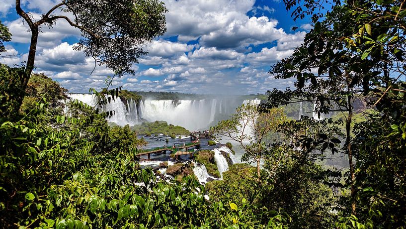 Die Iguazu Wasserfälle zwischen Argentinien und Brasilien von Roland Brack