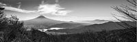 Ansicht des Schwarz-Weiß-Fotodrucks vom Berg Fuji von Manja Herrebrugh - Outdoor by Manja Miniaturansicht