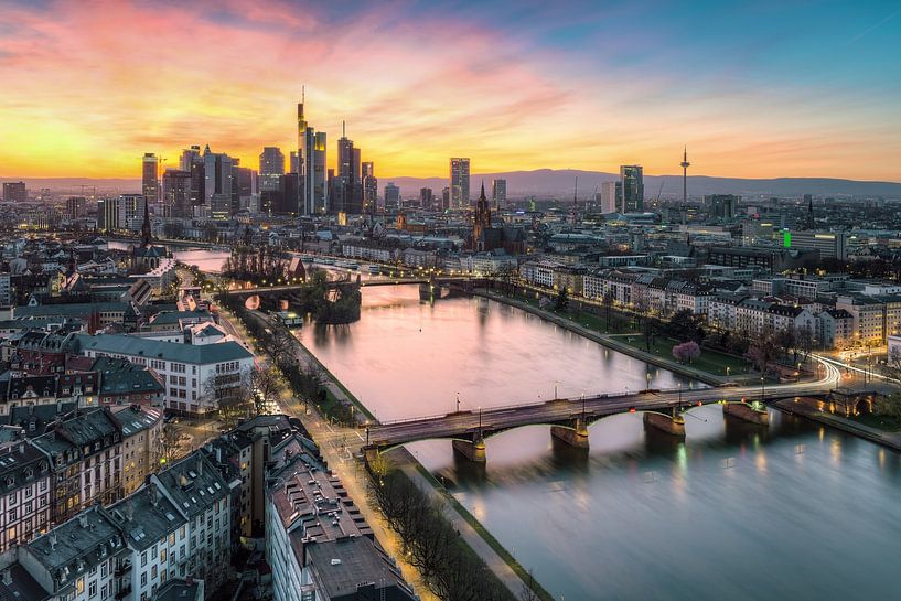 Frankfurt am Abend von Michael Valjak