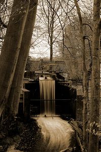 Ein Wasserfall in Sepia