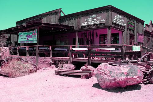Grill and ice cream store in an abandonned village, Arizona