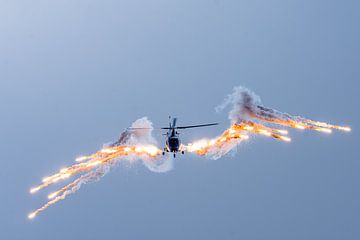 Agusta helictoper firing flares van Jimmy Verwimp Photography
