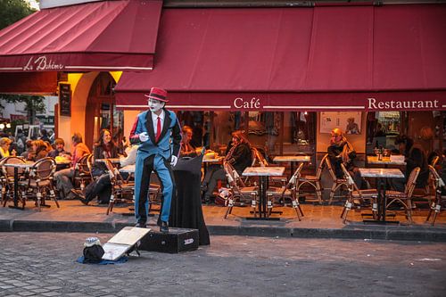 Showman in het Montmatre in Parijs