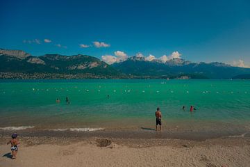Der See von Annecy von Omri Raviv
