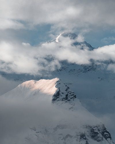 Mount Everest gehuld in Wolken