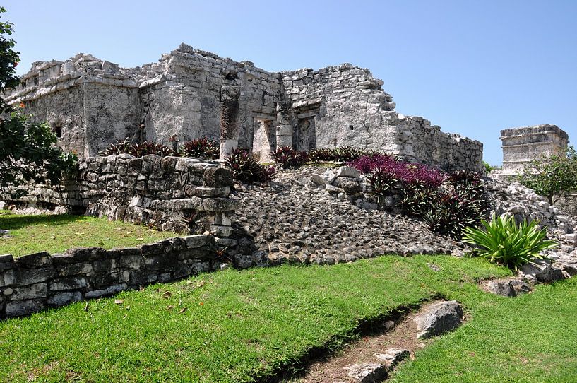 The ruins of Tulum and the sea by Frank Photos