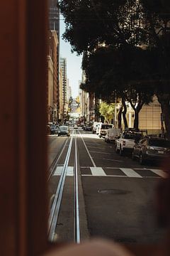 San Francisco gefotografeerd vanuit de kabeltram | Reisfotografie | Californië, U.S.A. van Sanne Dost