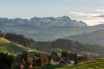 Herbst im Alpstein - Panorama mit Säntis und Bauernhof