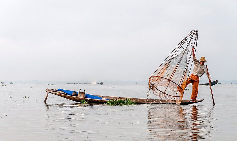 Myanmar: Intha visser (Intha) von Maarten Verhees