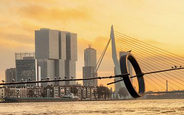 Zonsondergang door Erasmusbrug in Rotterdam van Javier Alonso