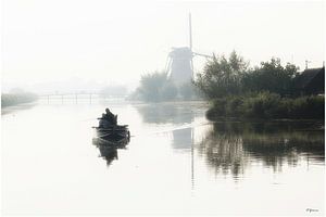 Vissersboot bij de Kinderdijkse Molens van Yvonne Blokland