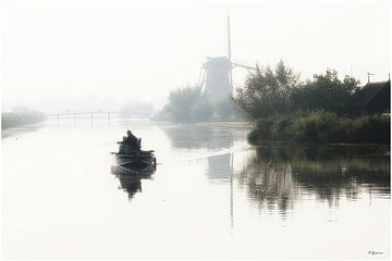 Fischerboot bei den Windmühlen von Kinderdijk von Yvonne Blokland
