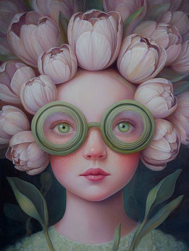 Verträumtes Porträt mit Blumen und grüner Brille von But First Framing