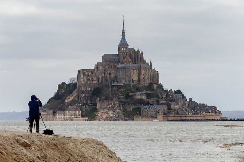 Vloed bij Mont Saint Michel van Menno Schaefer