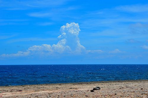 Wolken en zee bij Playa Kanoa