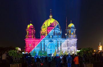 De Berlijnse Dom in speciale verlichting