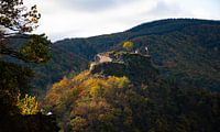De Saffenburg bij Mayschoss op een zonnige herfstdag