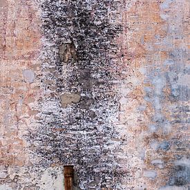 Mauer mit Regenrinne von Dieter Walther