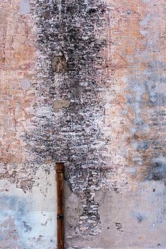 Mauer mit Regenrinne von Dieter Walther
