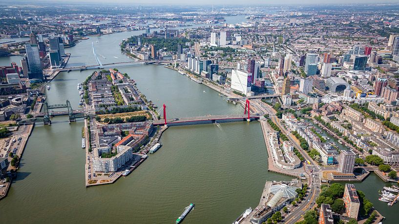 Rotterdam vanuit de lucht, met zijn prachtige architectuur en historie. van ByOnkruud