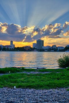 Sunset in Cologne with blue sky and sunrays by 77pixels