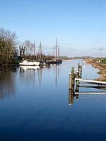 uitzicht met boten en een stijger bij Garnwerd