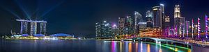 Singapur und die Marina Bay bei Nacht von FineArt Panorama Fotografie Hans Altenkirch