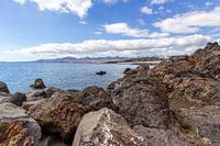 Rotskust van Puerto del Carmen op Lanzarote