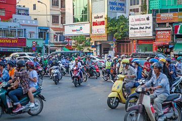 Bromfietsen in de straten van Saigon (Vietnam)