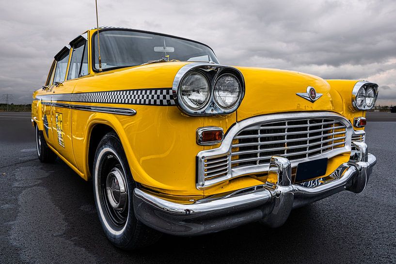 Klassisches Yellow Cab, wie es in New York fährt von mike van schoonderwalt