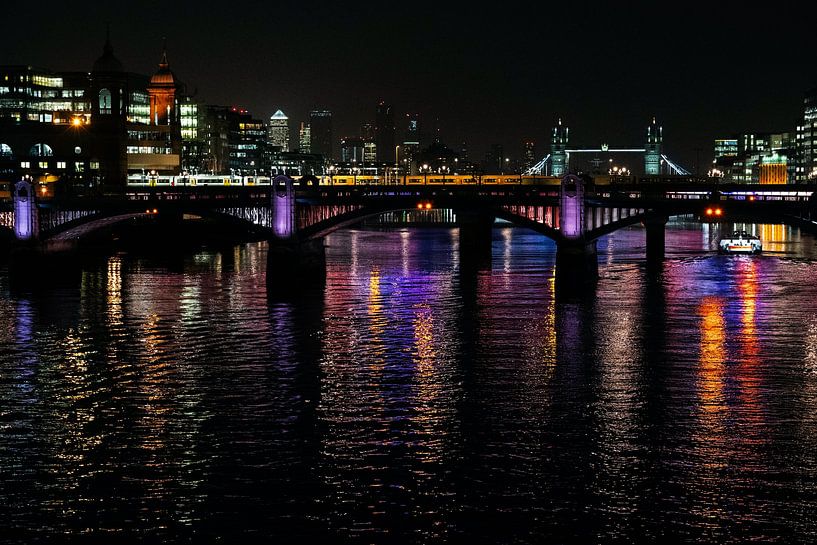 London by Hello Pompoyo