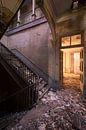 Zerfallene Treppe in portugiesischer Villa Stadterkundung von Dafne Op 't Eijnde Miniaturansicht