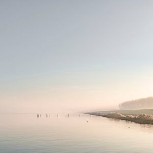 IJsselmeer achter de dijk.